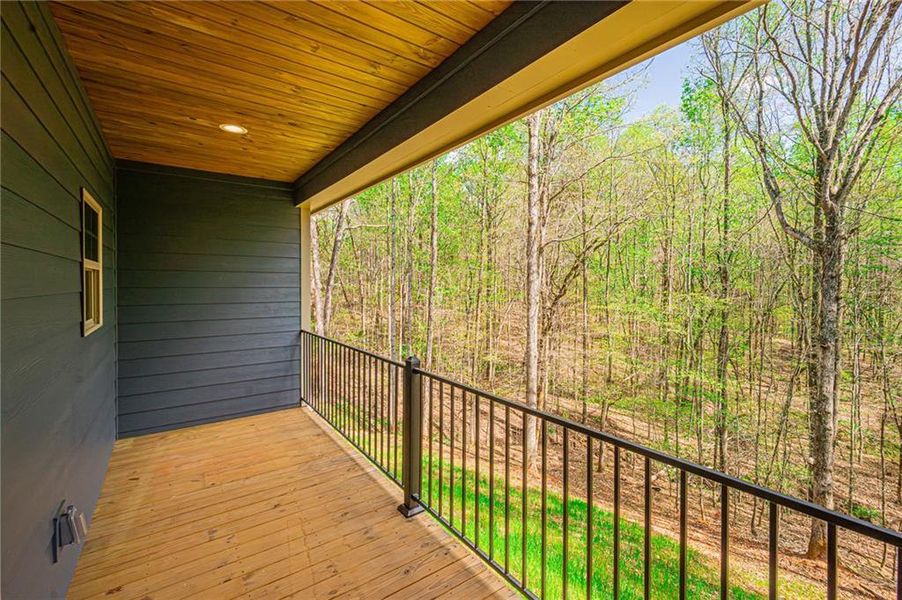 Exterior details and patio area of a home in , Murrayville (Image 36).