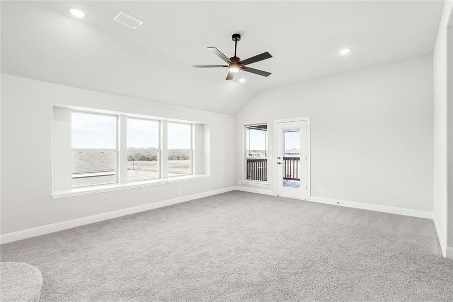 Spacious, unfurnished interior of a new home in Crystal Lake Estates, Red Oak (Image 30).