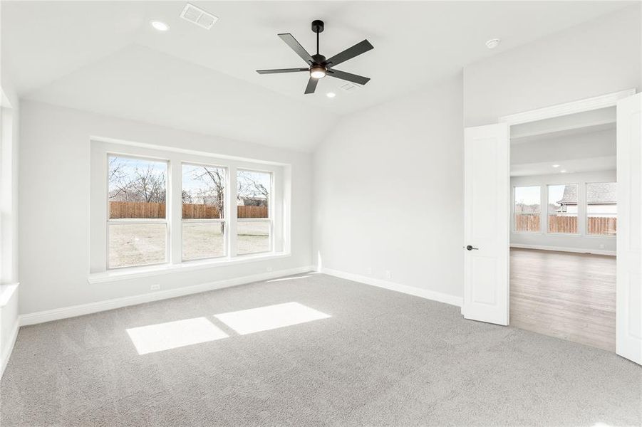 Spacious, unfurnished interior of a new home in Crystal Lake Estates, Red Oak (Image 27).