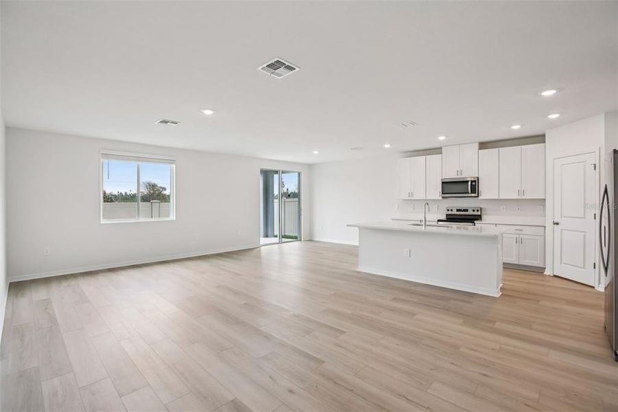 Spacious, unfurnished interior of a new home in Two Rivers - Classic Series, Zephyrhills (Image 30).