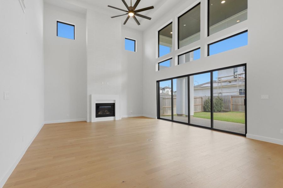 Spacious, unfurnished interior of a new home in Sienna, Missouri City (Image 42).