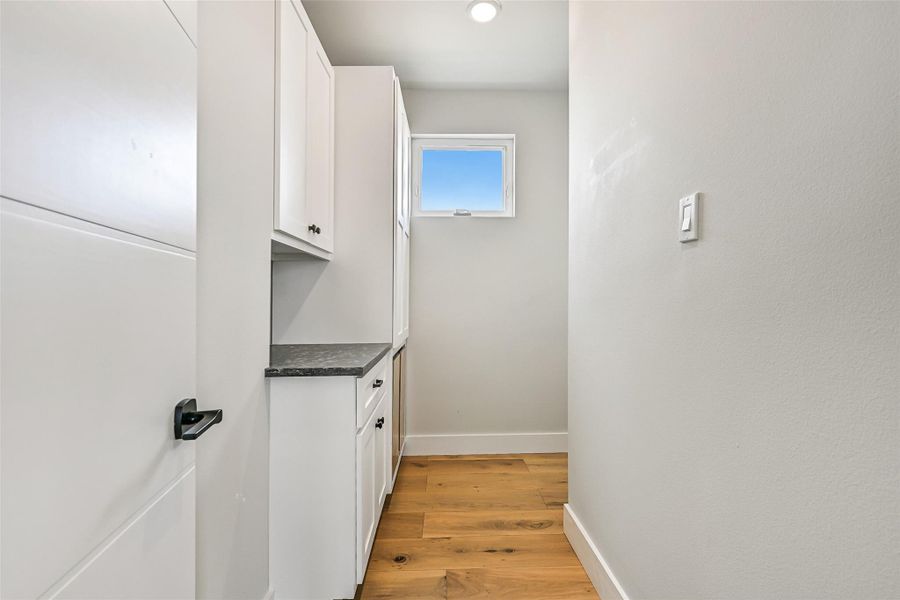 A compact, practical space ready to support your lifestyle. Whether as a utility room, small office, or crafting nook, it’s thoughtfully designed to make everyday tasks feel seamless and organized.