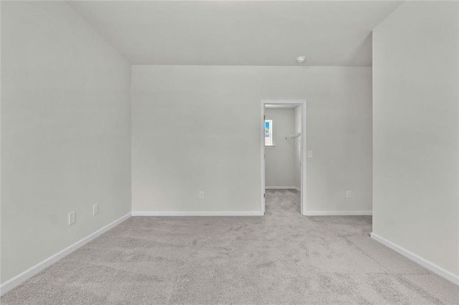 Spacious, unfurnished interior of a new home in North Haven, Rome (Image 27).