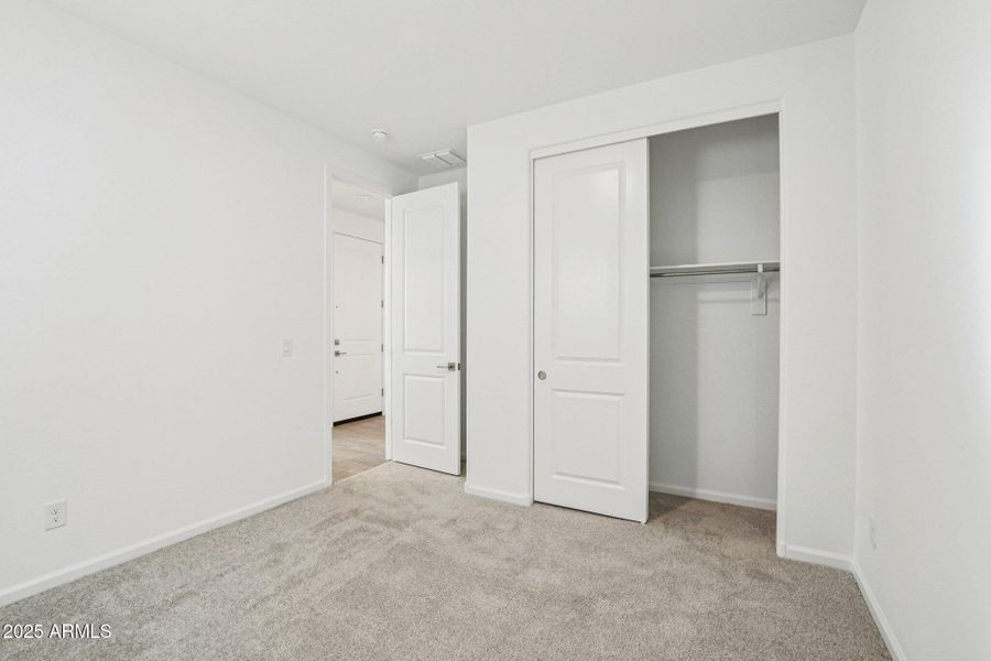 27-web-or-mls-W Tamarisk Ave-S1012-023