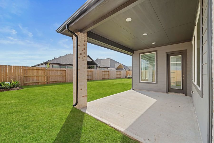 Exterior details and patio area of a home in Westland Ranch, League City (Image 3).