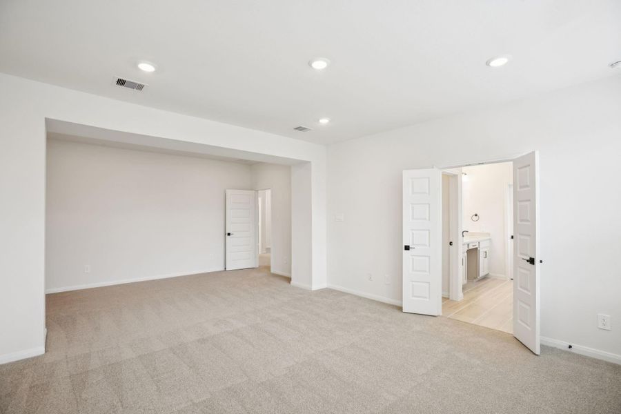 Spacious, unfurnished interior of a new home in Pinewood Trails - Luxe Series, Atascocita (Image 29). Spacious, unfurnished interior of a new home in Pinewood Trails - Luxe Series, Atascocita (Image 29).