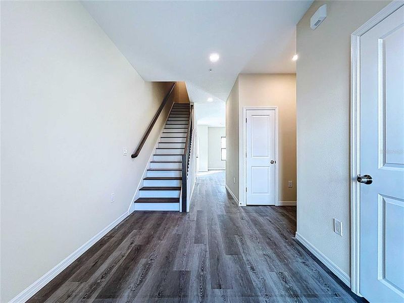 Spacious, unfurnished interior of a new home in , Tampa (Image 60).