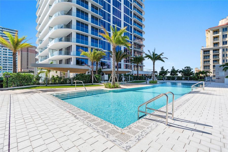 Condo located in Fort Lauderdale, FL showcasing its design and architecture (Image 40).