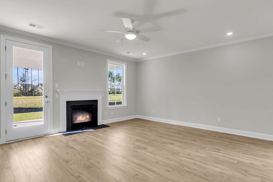 Spacious, unfurnished interior of a new home in Tidewater at Lakes of Cane Bay, Summerville (Image 16).