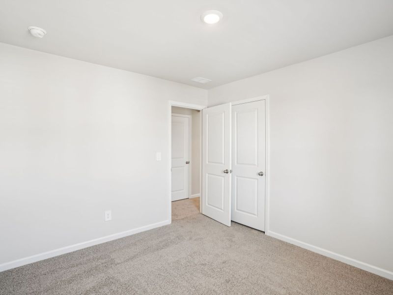 Spacious, unfurnished interior of a new home in Hawthorne Station, Atlanta (Image 20).