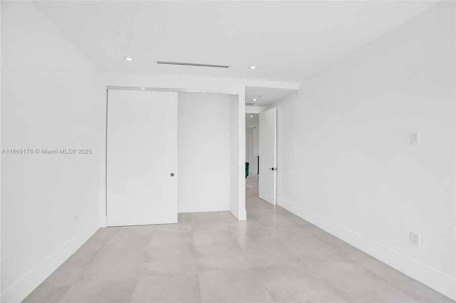 Spacious, unfurnished interior of a new home in , Fort Lauderdale (Image 17). Spacious, unfurnished interior of a new home in , Fort Lauderdale (Image 17).