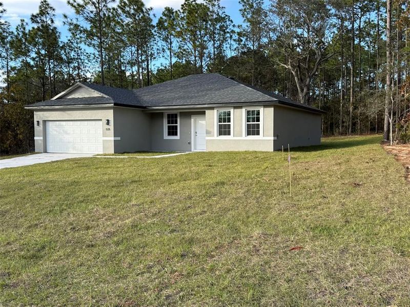 Exterior details and patio area of a home in , Citrus Springs (Image 4).