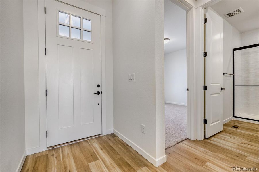 Spacious, unfurnished interior of a new home in Sterling Ranch Homestead, Colorado Springs (Image 20).