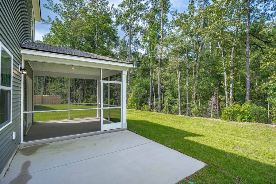 Exterior details and patio area of a home in Bradford Pointe, Summerville (Image 21).