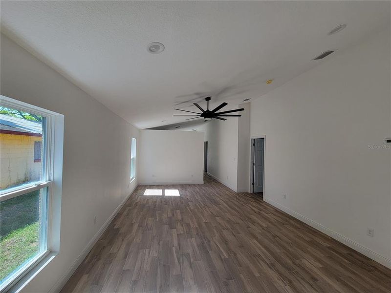 Spacious, unfurnished interior of a new home in , Orlando (Image 8).