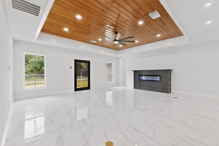 Spacious, unfurnished interior of a new home in , Tool (Image 30).