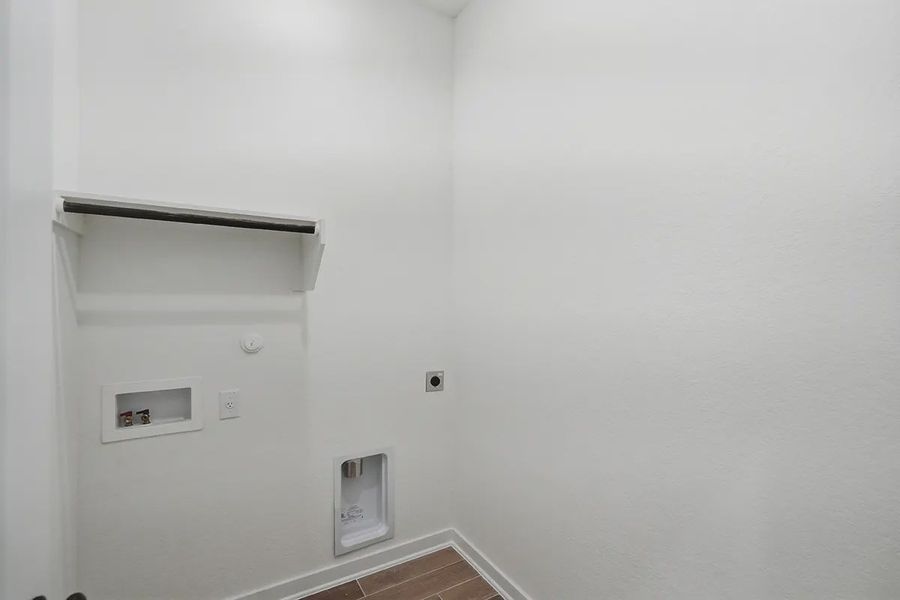 Spacious, unfurnished interior of a new home in The Crossvine, Schertz (Image 22).