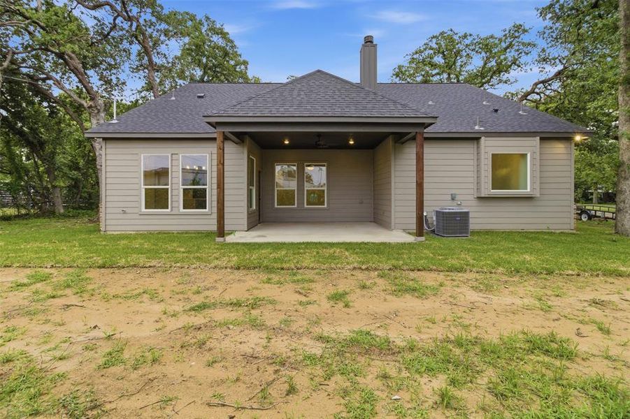 Exterior details and patio area of a home in , River Oaks (Image 21).
