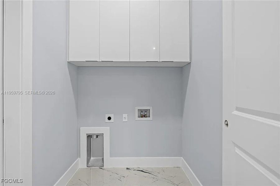 Spacious, unfurnished interior of a new home in , Lehigh Acres (Image 31).