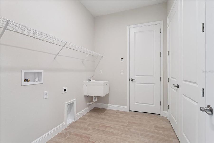 Spacious, unfurnished interior of a new home in Triple Creek, Riverview (Image 24).