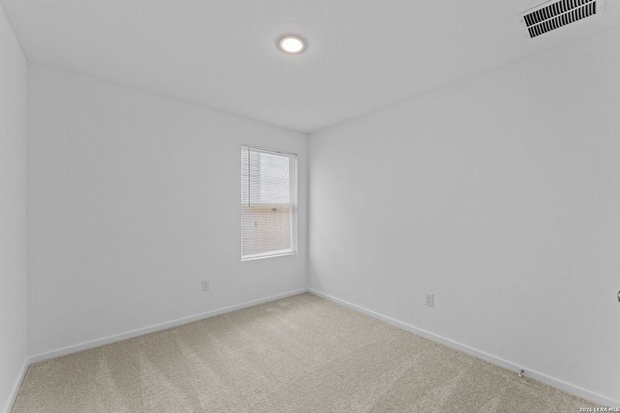 Spacious, unfurnished interior of a new home in Guadalupe Ridge, New Braunfels (Image 20).