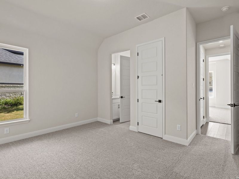 Spacious, unfurnished interior of a new home in Potranco Oaks, Castroville (Image 48).