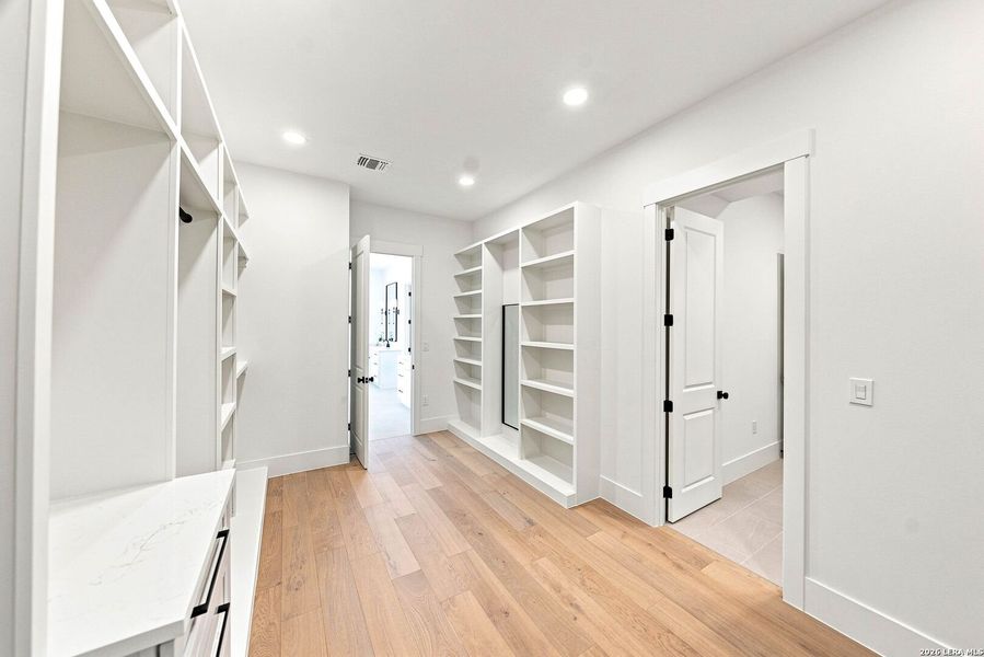 Furnished interior view inside a new home in , Boerne (Image 35).