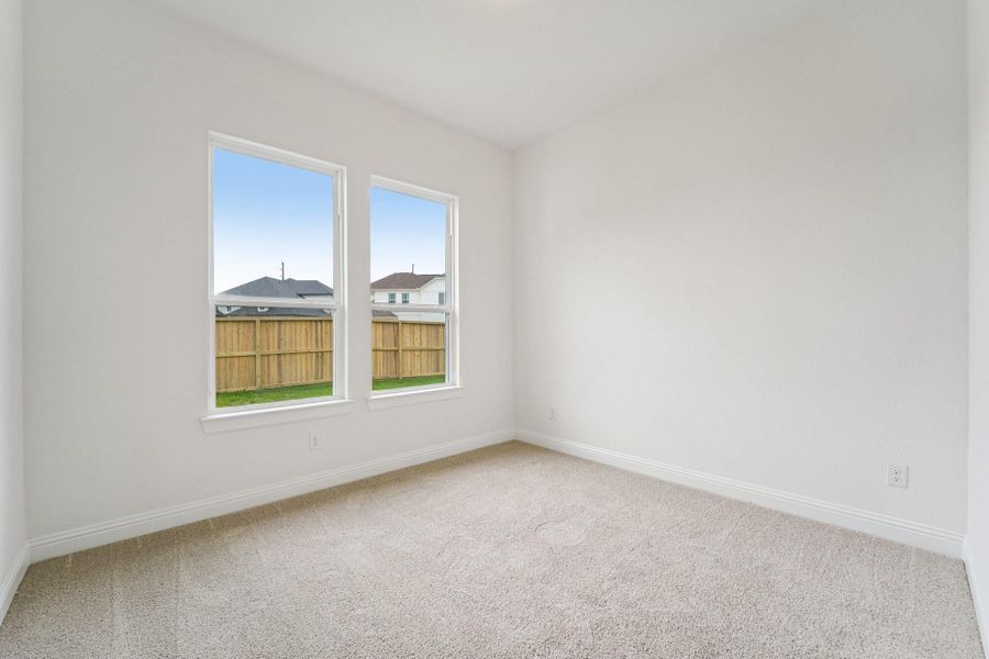 Spacious, unfurnished interior of a new home in Sienna 65', Missouri City (Image 33).