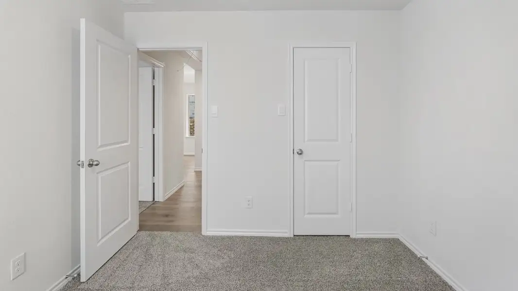 Spacious, unfurnished interior of a new home in Blaire Lake, Tyler (Image 33).