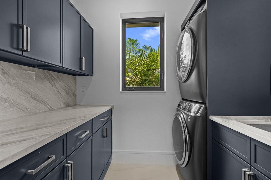 Spacious, unfurnished interior of a new home in , North Palm Beach (Image 12).