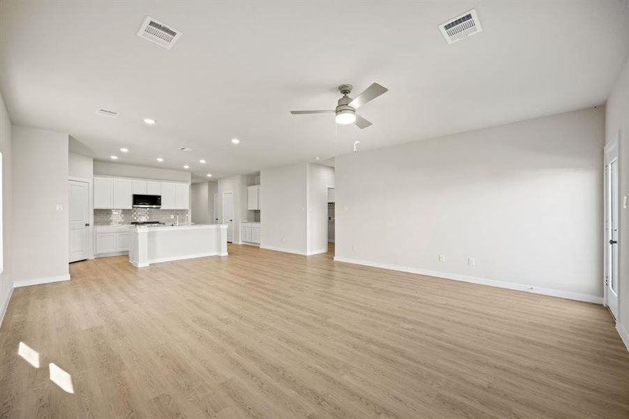 Spacious, unfurnished interior of a new home in MiraVerde, Crowley (Image 12).