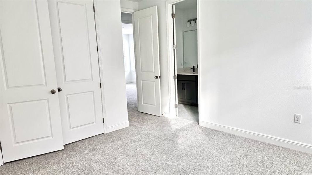 Spacious, unfurnished interior of a new home in Laureate Park, Orlando (Image 35).