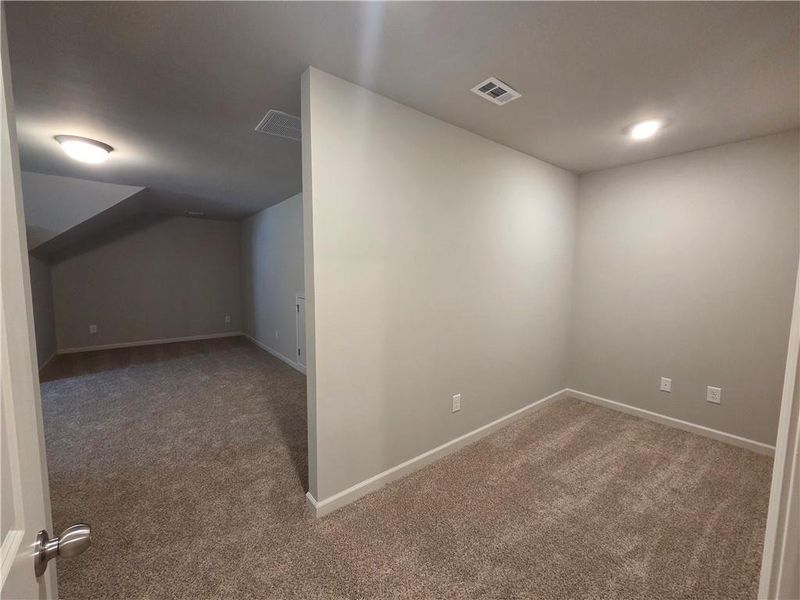 Spacious, unfurnished interior of a new home in , Bethlehem (Image 34).