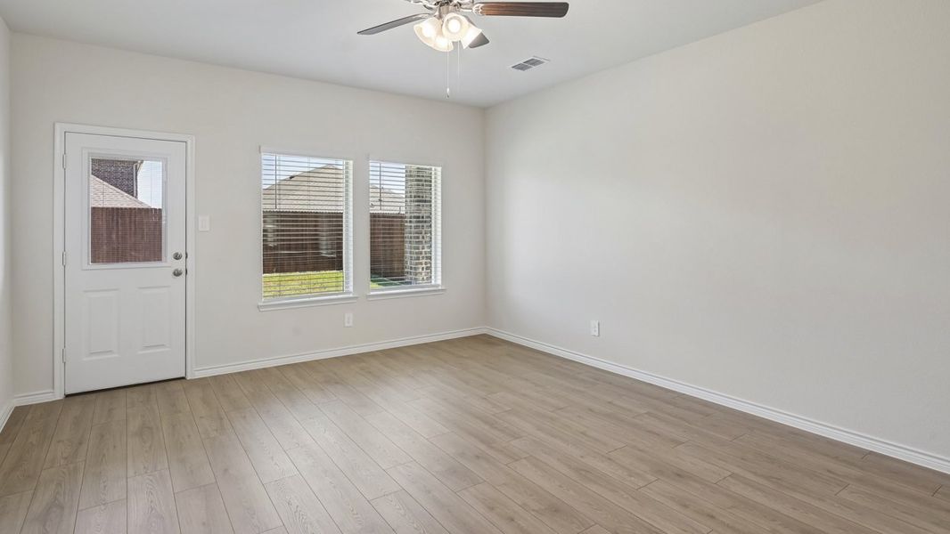 Spacious, unfurnished interior of a new home in Silverado, Aubrey (Image 7).
