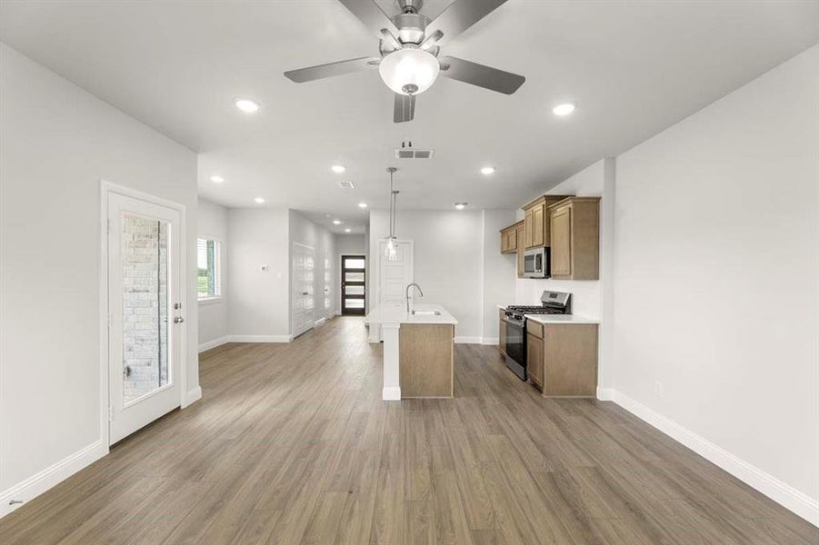 04-451-sweet-spring-lavon-tx-open-living-kitchen