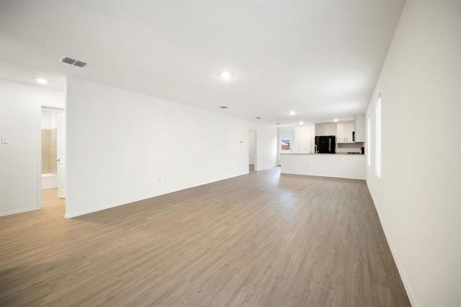 Spacious, unfurnished interior of a new home in , Anna (Image 14).