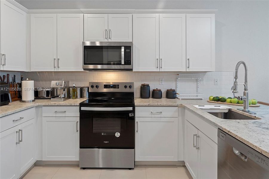 Furnished interior view inside a new home in , Pembroke Pines (Image 13).