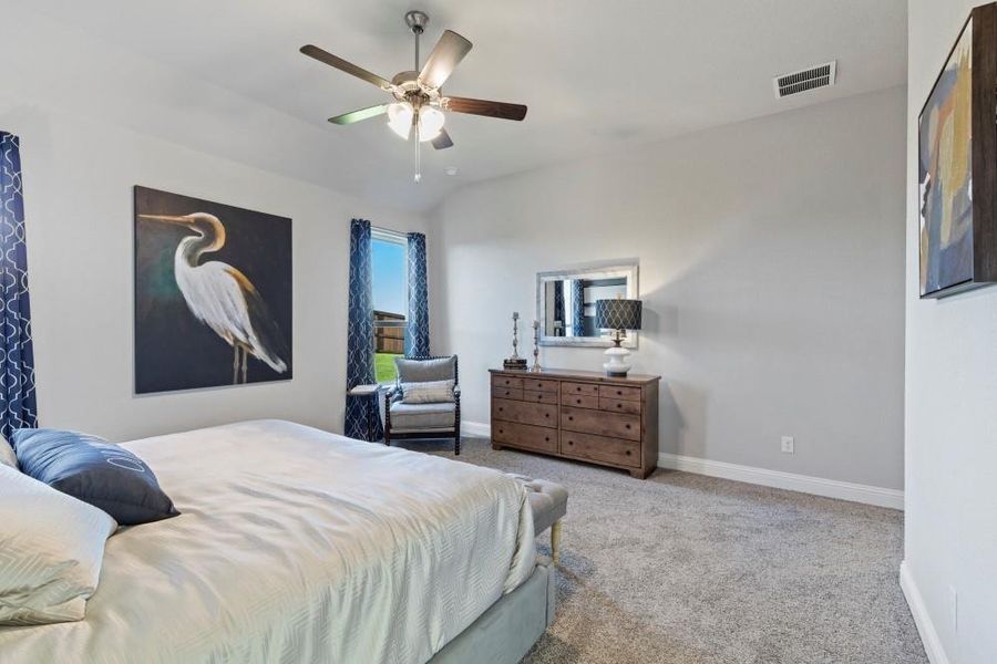 Furnished interior view inside a new home in Lakeview Pointe, Grand Prairie (Image 12).