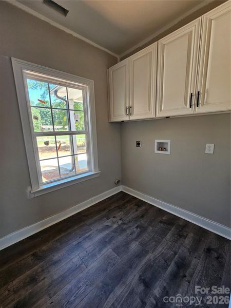 Spacious, unfurnished interior of a new home in , Lancaster (Image 8).