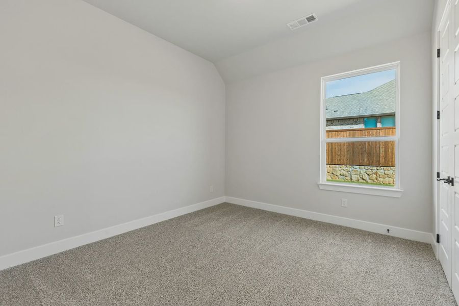Spacious, unfurnished interior of a new home in Lakeview Heights, Azle (Image 3).