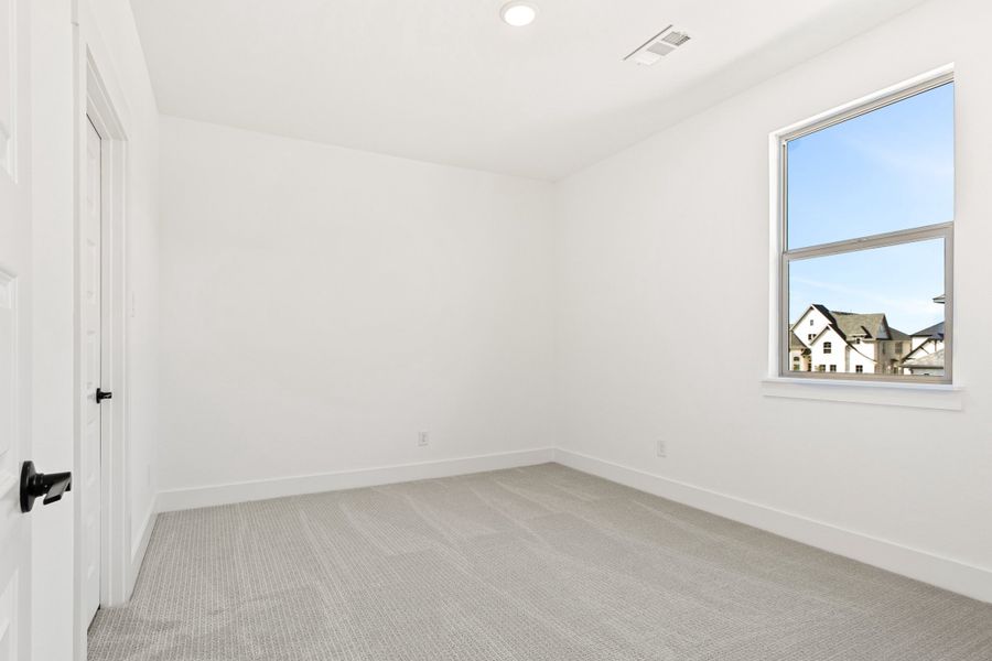 Spacious, unfurnished interior of a new home in Cottonwood Creek, Rowlett (Image 39).
