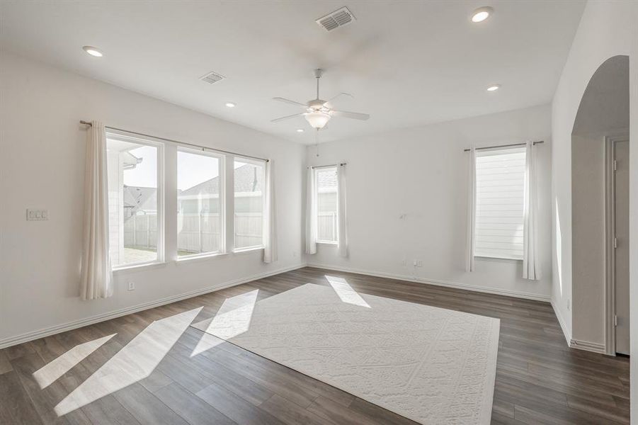 Spacious, unfurnished interior of a new home in , Northlake (Image 21).