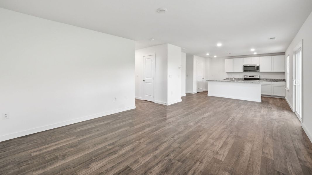 Spacious, unfurnished interior of a new home in Emory Creek, Harriman (Image 15).