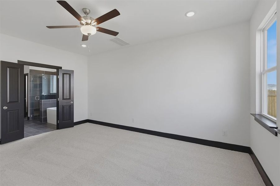 Representative unfurnished interior of a home built from the Bennington 2434 S 3CG by Saratoga Homes in Turnbo Ranch, Killeen (Image 18).