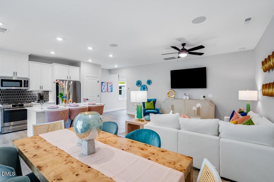 willow-dining-to-tv-lounge-001