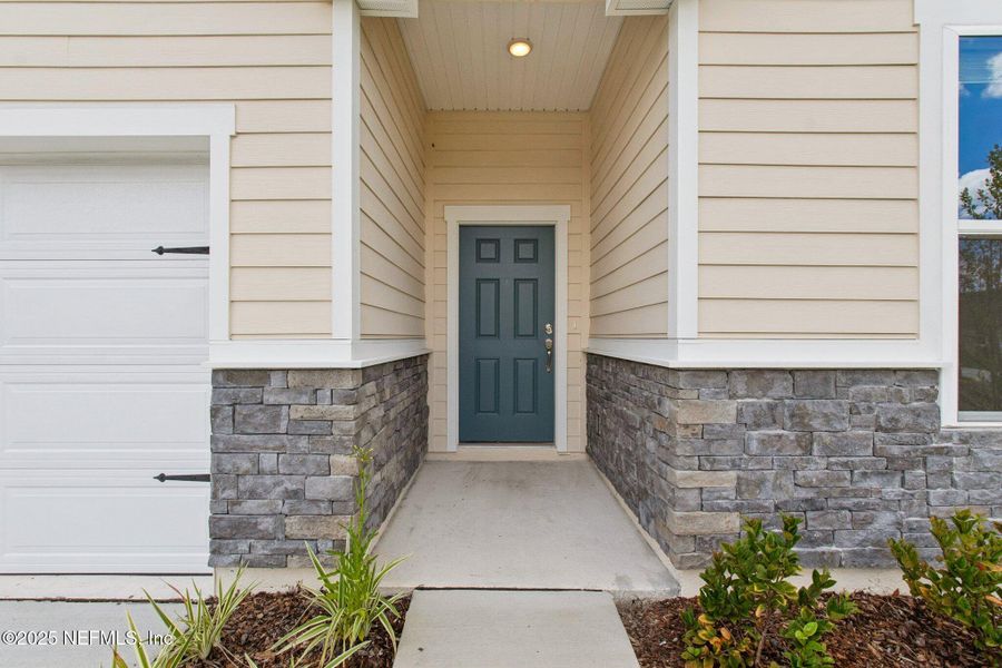Exterior details and patio area of a home in Panther Creek, Jacksonville (Image 3). Exterior details and patio area of a home in Panther Creek, Jacksonville (Image 3).