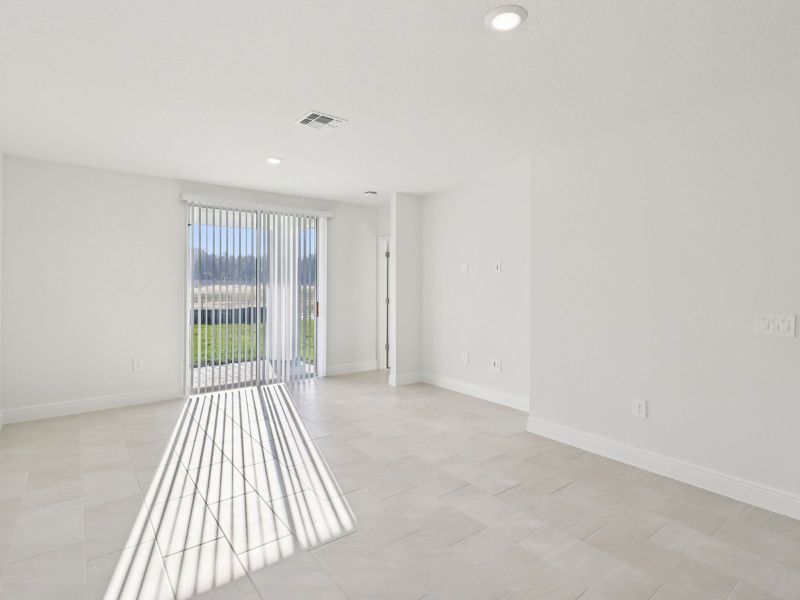 Spacious, unfurnished interior of a new home in Springs at Lake Alfred - Classic Series, Lake Alfred (Image 8).