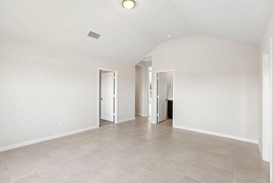 Spacious, unfurnished interior of a new home in Aldeana, Bonney (Image 31).