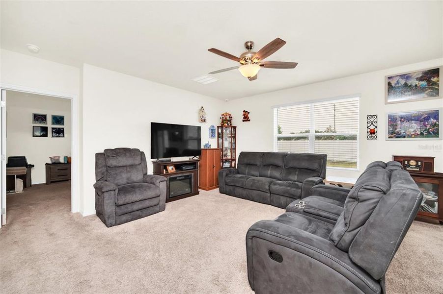 Furnished interior view inside a new home in Greenbrier, Tavares (Image 14).