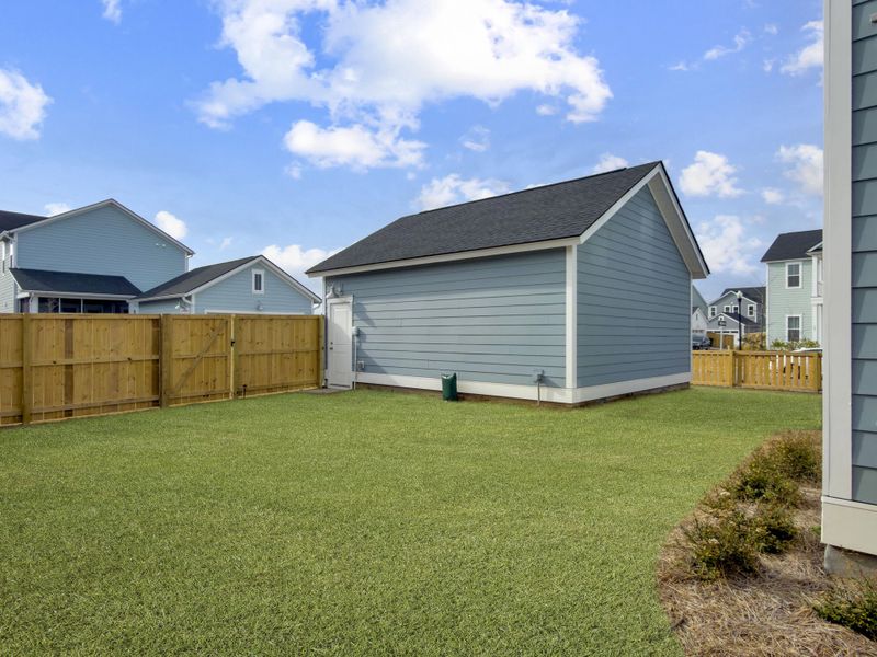 Exterior details and patio area of a home in Carnes Crossroads, Summerville (Image 25).